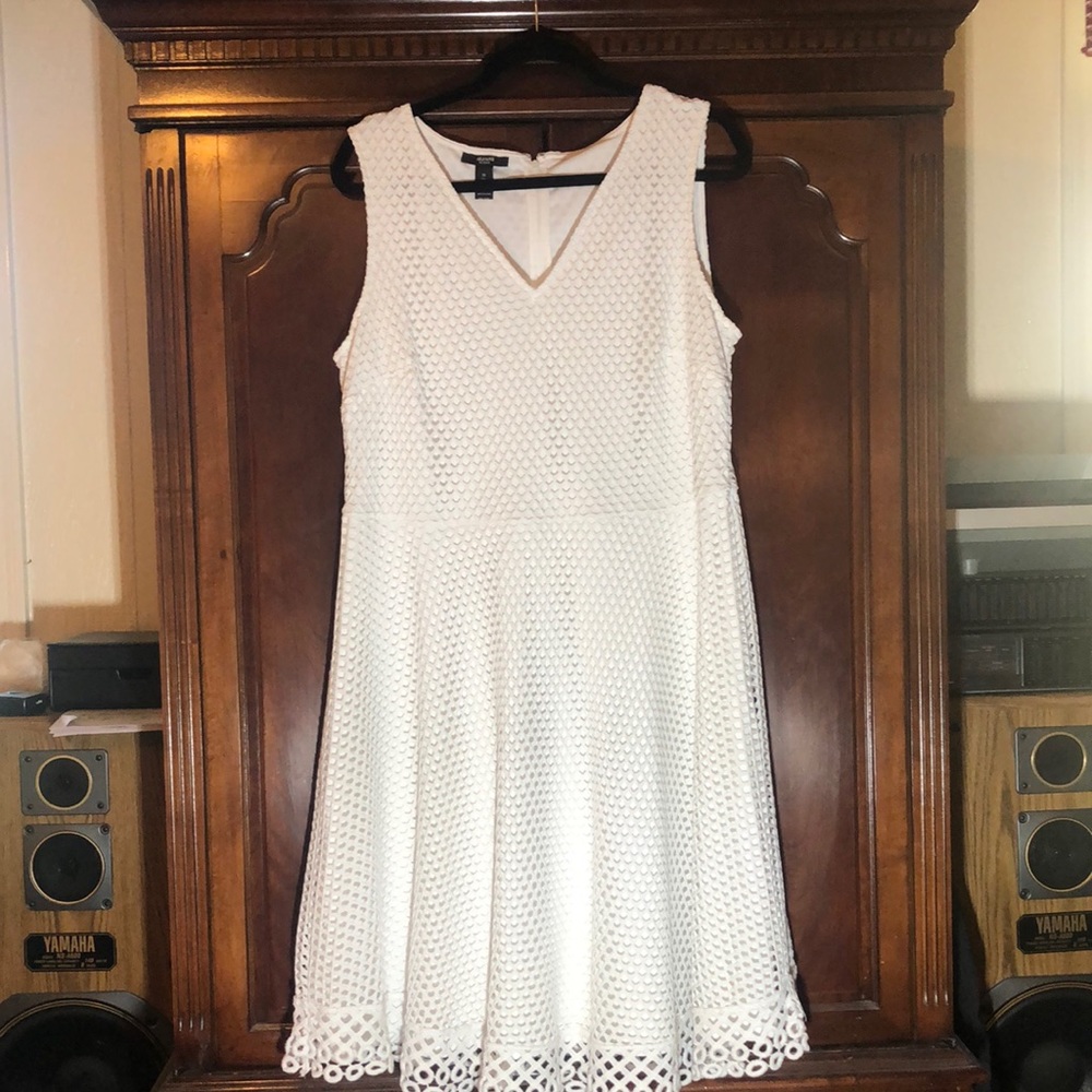 Alfani Woman White Mesh Overlay lined Fit and Flare Sleeveless V Neck SZ 1X R2
